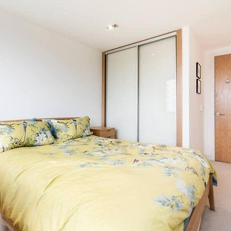 1 Bedroom Penthouse Flat In East London Exterior photo