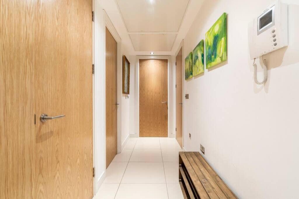 1 Bedroom Penthouse Flat In East London Exterior photo