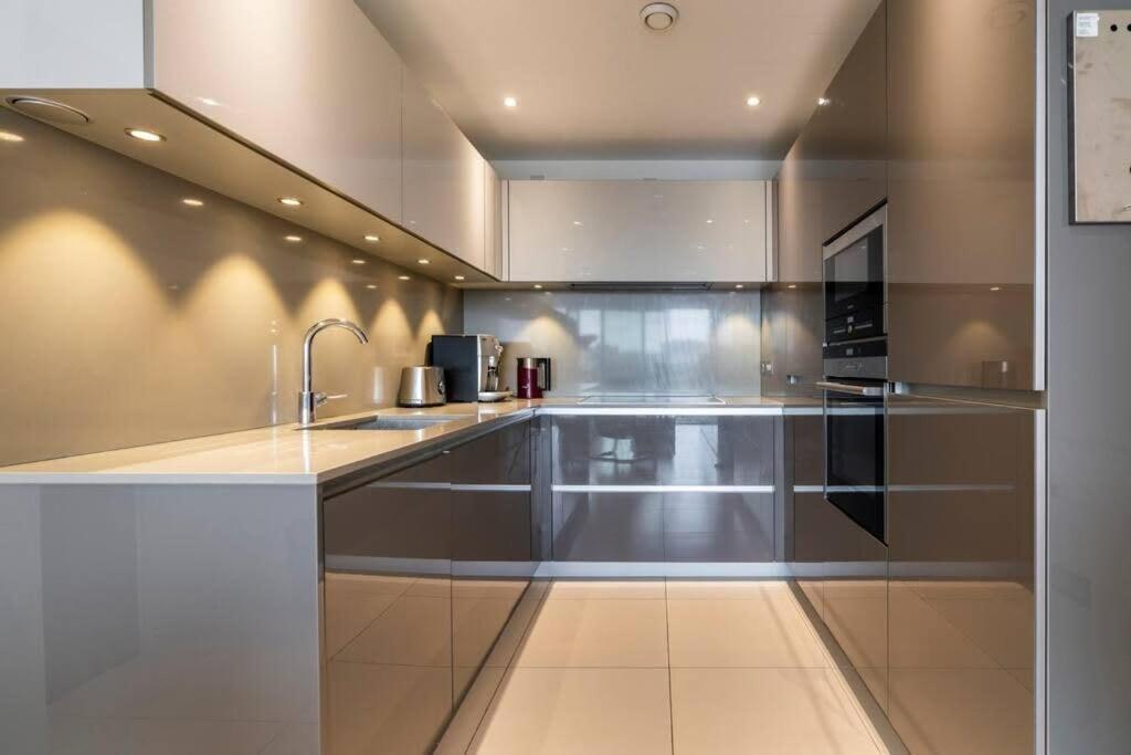 1 Bedroom Penthouse Flat In East London Exterior photo