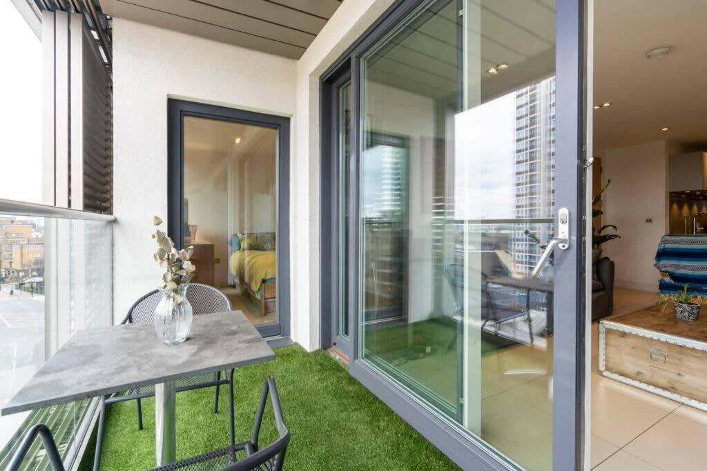 1 Bedroom Penthouse Flat In East London Exterior photo