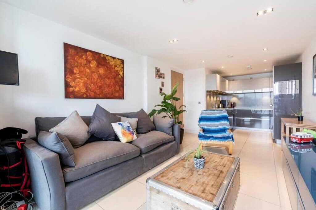 1 Bedroom Penthouse Flat In East London Exterior photo