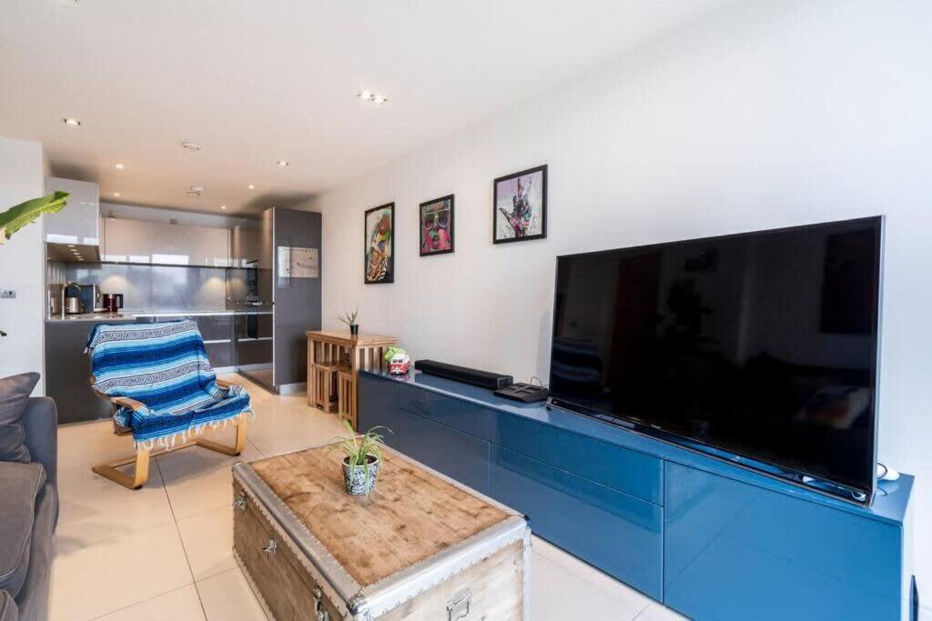1 Bedroom Penthouse Flat In East London Exterior photo