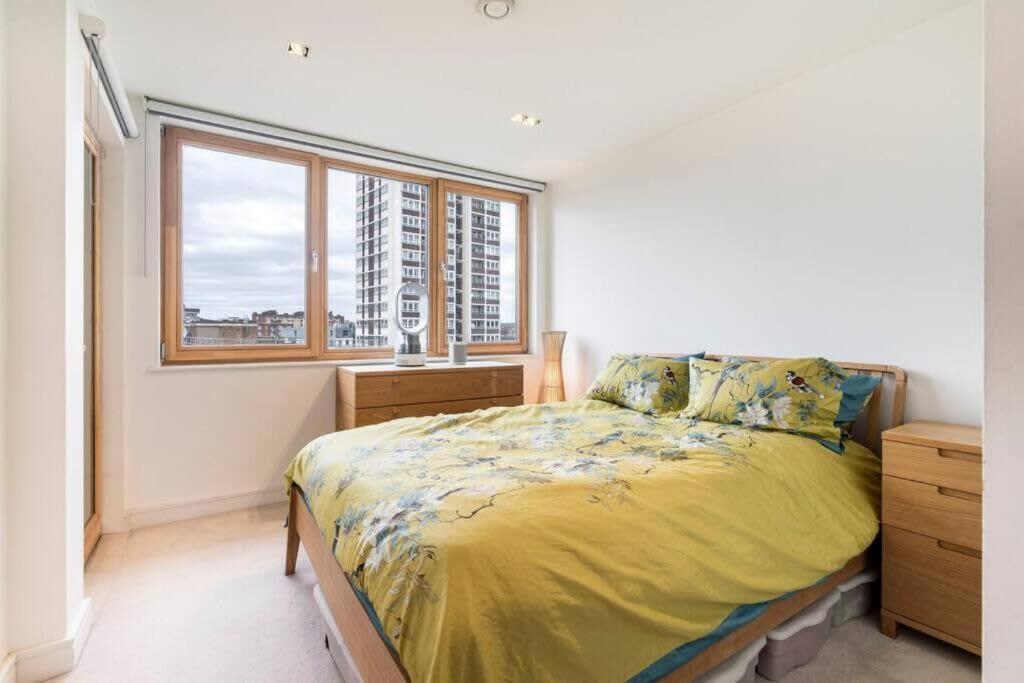 1 Bedroom Penthouse Flat In East London Exterior photo