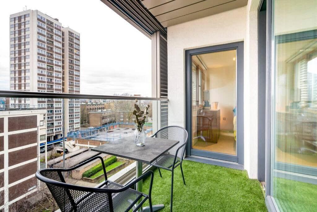 1 Bedroom Penthouse Flat In East London Exterior photo